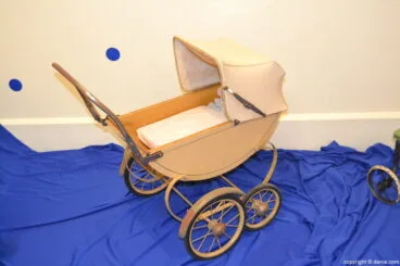 Exposición 20 Años Amics del Joguet Dénia – Carrito de bebé
