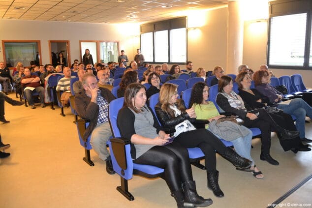 La implicación de la comarca en el proyecto de Ciudad Creativa de la Gastronomía protagoniza el foro del Arròs a banda 6 05 iv forum arros a banda denia asistentes