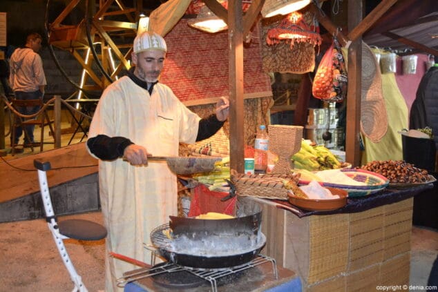 El centro de Dénia mira por unos días al pasado gracias al Mercado Medieval 5 05 mercado medieval denia 2017 mazorcas de maix