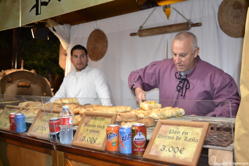 Mercado Medieval Dénia 2016 – Venta de pan artesano