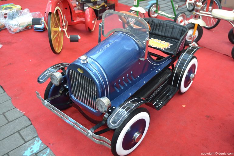 XIX Feria del Juguete Antiguo de Dénia - coche a pedales