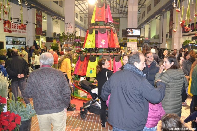 Nit de la Llum 2016 - Ambiente navideño en el Mercat Municipal
