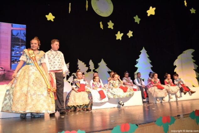 22 presentacion infantil les roques 2017 andrea oscar y la comision infantil