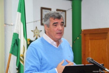 Adolfo Utor dando sus agradecimientos