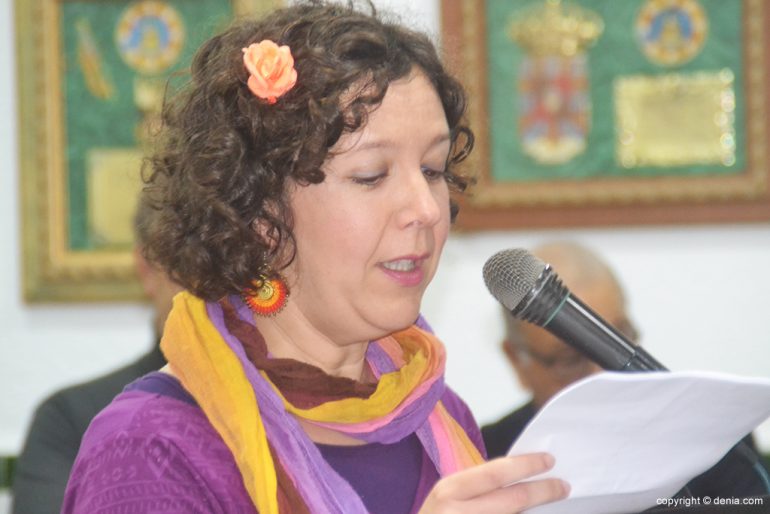 Ana Ayala recitando
