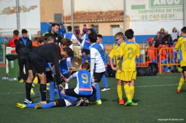 Atendiendo a jugador del Hércules