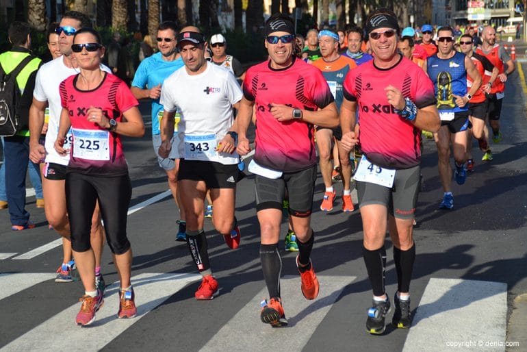 Atletas del CA La Xara durante la carrera
