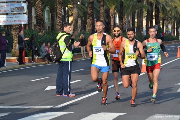 cabeza de carrera en la zona del puerto