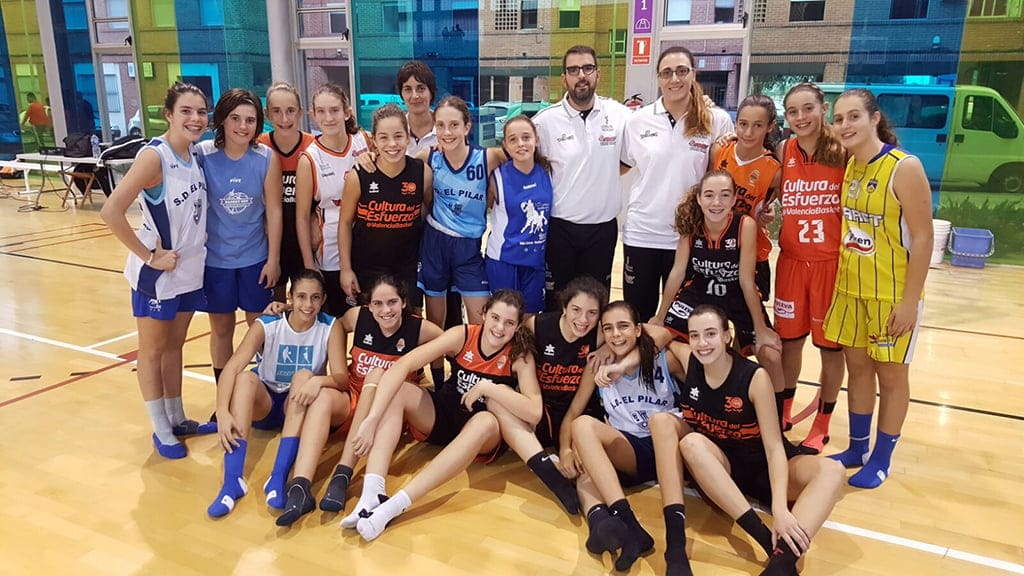 Carmen Coll junto a sus compañeras de selección