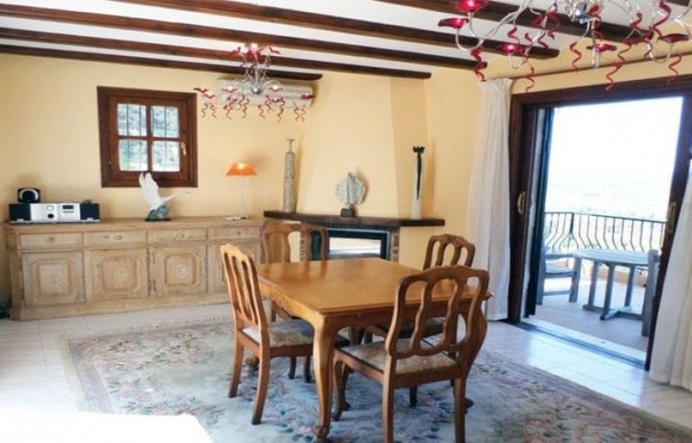 Comedor de la casa Catorce Soluciones Inmobiliarias