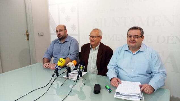 el alcalde junto a los ediles crespo y rosello