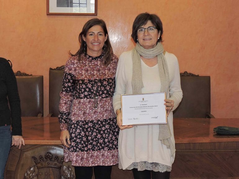 Eva Ronda con la propietaria de la B. Carmen