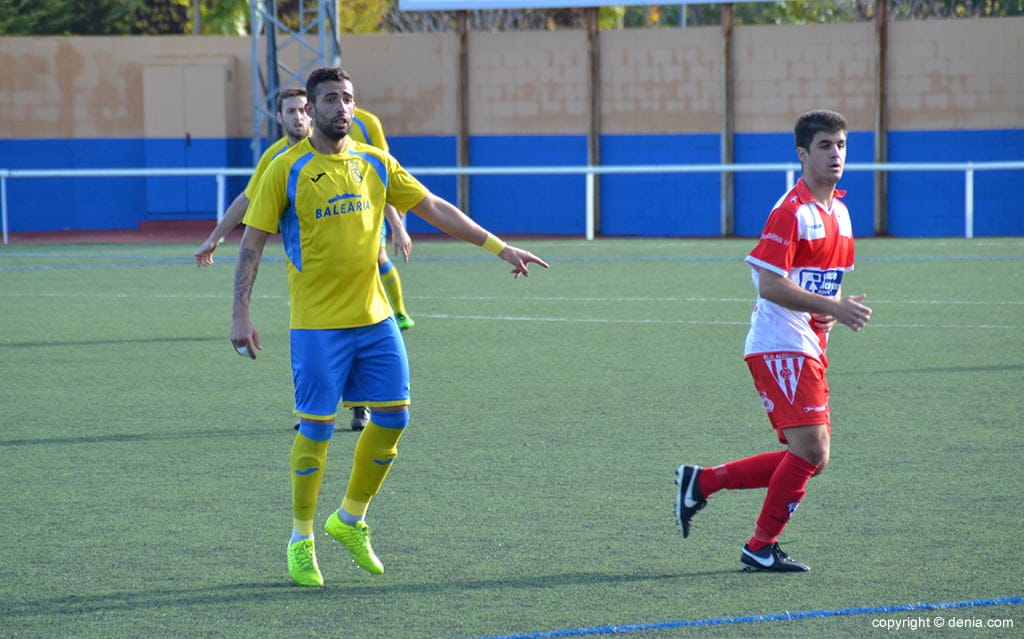 El CD Dénia se reencontró con el gol ante un débil CD Alcoyano B (3-0) 2 Javi durante el choque ante el Alcoyano