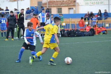 Jugador dianense sacando el balón