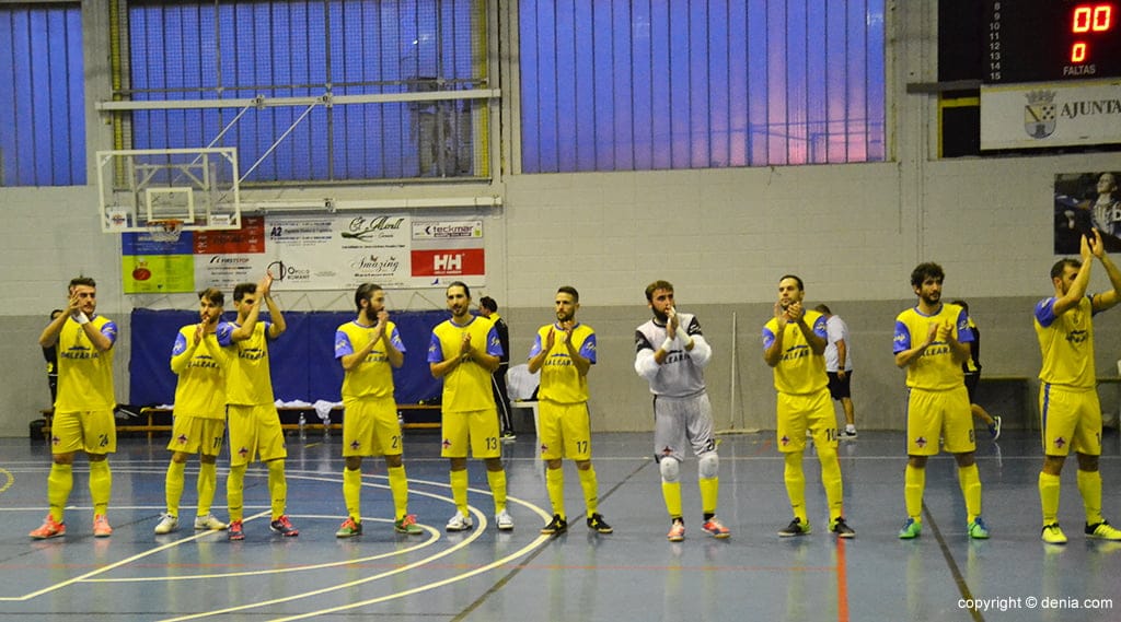 El Dénia Futsal necesita romper su racha negativa ante el Buhersa Talayuela FS 1 Jugadores del Dénia Futsal saludando al público