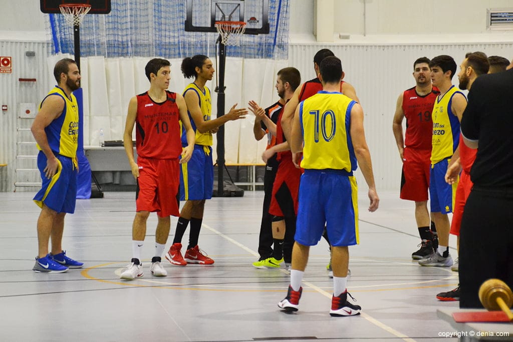 Los seniors dianenses durante un partido