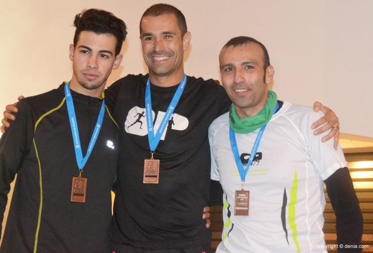 Los tres primeros clasificados en el podio