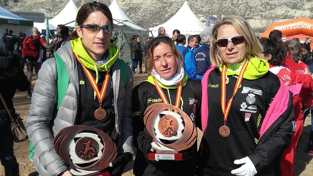 Mayca Sala: “Estaré corriendo hasta que mi cuerpo aguante” 4 Mayca Sala con la medalla de bronce en el Nacional de Cross Veteranas 2016
