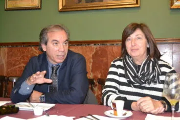 miguel llobell y pepa font durante el almuerzo de navidad