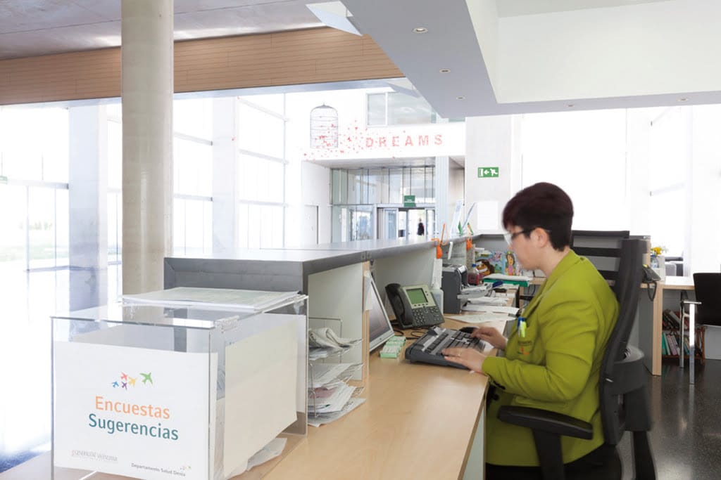 Mostrador de atención en el Hospital de Dénia
