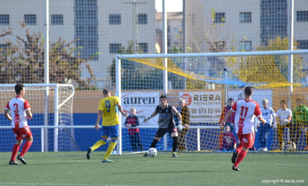El CD Dénia se reencontró con el gol ante un débil CD Alcoyano B (3-0) 1 Panucci marcando el primer gol