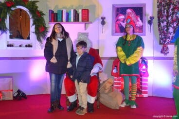 Papa Noel con dos niños