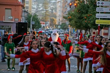 Papa Noel subiendo por la calle Diana