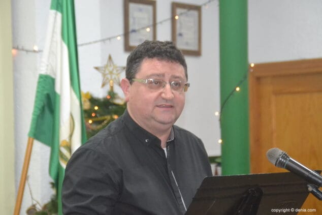 pep calero explicando su obra