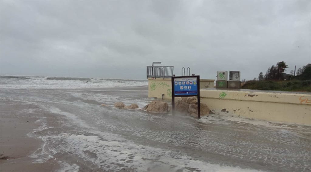Playa Les Marines despues del temporal