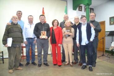 Premiados y colaboradores con los organizadores