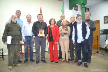 Premiados y colaboradores con los organizadores