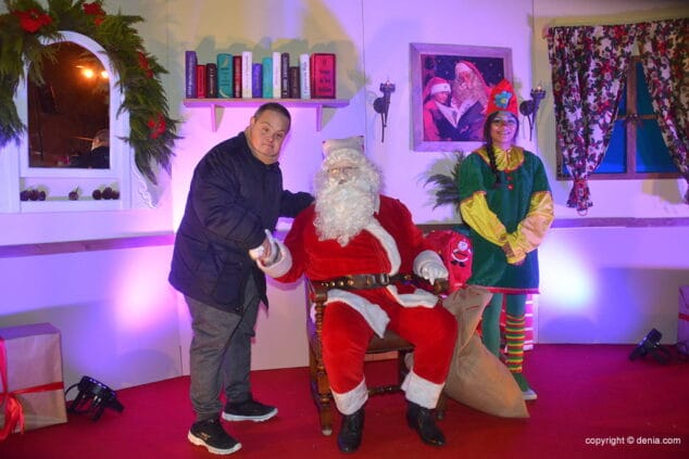 Papa Noel se llevó un gran saco de cartas de los niños dianenses 10 tito y papa noel