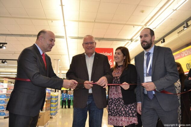El hipermercado Carrefour abre sus puertas al público en Dénia 6 04 inauguracion de carrefour denia