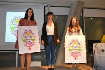 Diana de Arias junto a las falleras mayores de Dénia