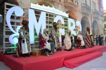 Visita de los Carteros Reales a Dénia – en la plaza del Ayuntamiento