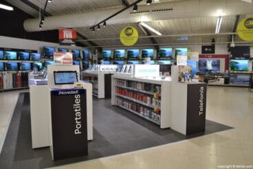 Zona de tecnología en Carrefour Dénia