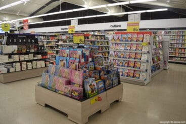 Venta de libros en Carrefour Dénia