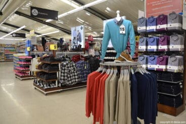 Zona de textil en el neuvo Carrefour Dénia