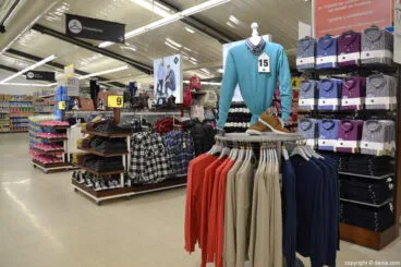 Zona de textil en el neuvo Carrefour Dénia
