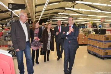 Autoridades en la inauguración de Carrefour Dénia
