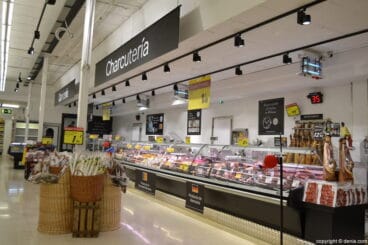 Zona de charcutería de Carrefour Dénia