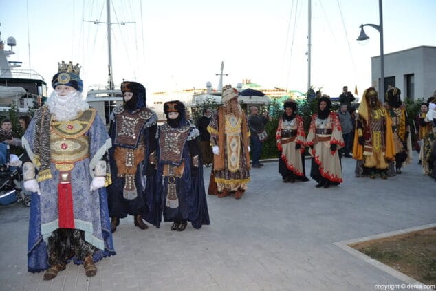 22 cabalgata reyes magos denia 2017 los reyes en el puerto