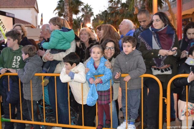 29 cabalgata reyes magos denia 2017 publico