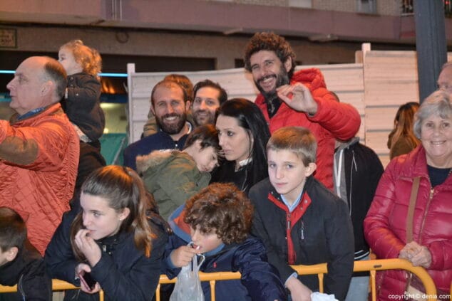 30 cabalgata reyes magos denia 2017 publico