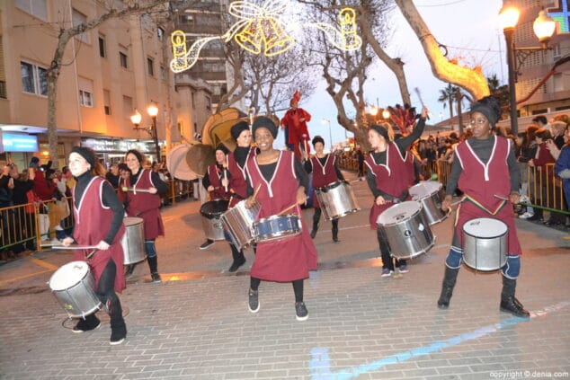 33 cabalgata reyes magos denia 2017 batucada