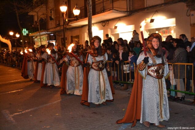 53 cabalgata reyes magos denia 2017 antorcheros de gaspar