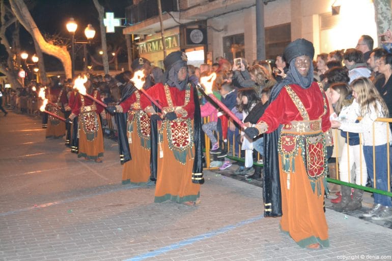 Cabalgata Reyes Magos Dénia 2017 - Antorcheros de Baltasar