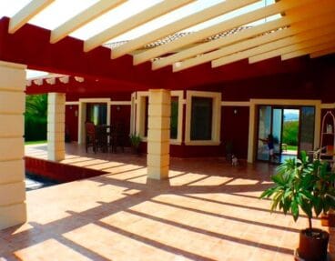 Amplio jardín y terraza Euroholding