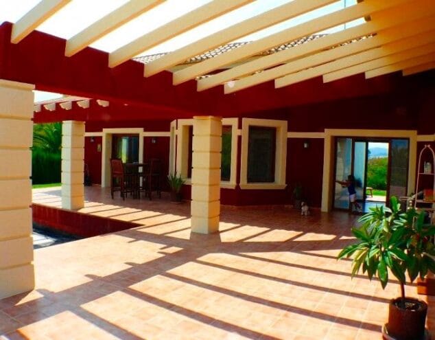 Euroholding te ofrece un chalet magnífico con 350m2 y 930m2 de parcela 2 amplio jardin y terraza euroholding
