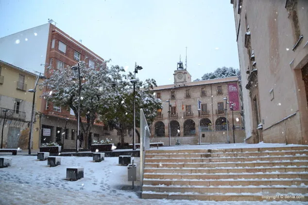 Estampa de Dénia tras la intensa nevada caída a primera hora de la mañana 12 ayuntamiento nevado